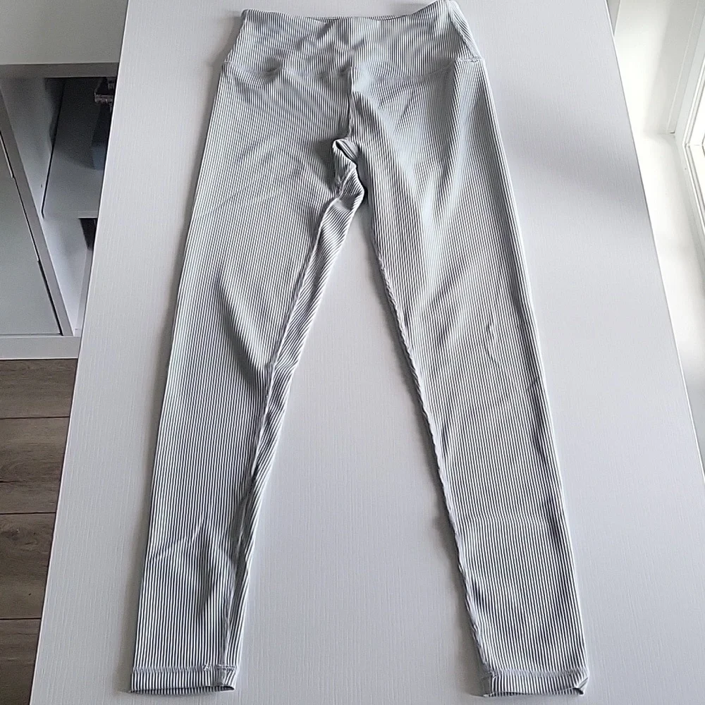 PRIV Ribbed Leggings - Picture 2 of 3